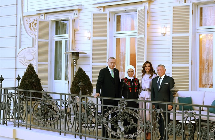 شاهد بالصور..  : أول ملك عربي يزور ”أردوغان” خلال 2019م.. والأخير يقيم مأدبة عشاء على شرفه في قصره باسطنبول