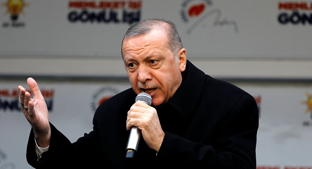 أردوغان يتحدى ”العلمانيين” ويلقي قصيدة تسببت في سجنه قبل 20 عاما.. شاهد (الفيديو)