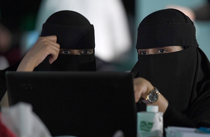 هروب جديد..  : فتاتان سعوديتان تعلنان فرارهما من بلادهما إلى هذه الدولة البعيدة.. ما السبب؟ (فيديو)