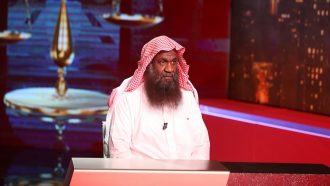 إمام الحرم المكي يثير جدلا واسـعا بتغريدات حول هيئة الترفية السعودية.. ماذا قال؟