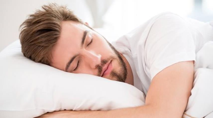 10 أشياء إذا حدثت خلال نومك.. فعليك زيارة الطبيب فوراً