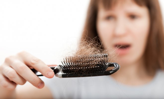  صيدلي يكشف عن أفضل فيتامين لتساقط الشعر.. والطريقة الصحيحة لاستخدامه