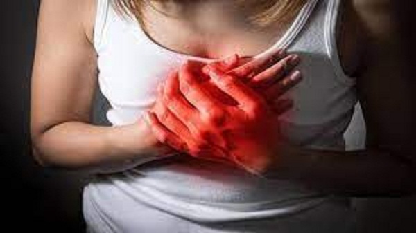 أطباء يوضٌحون أية آلام يحس بها الإنسان قبل إصابته بالنوبة القلبية..تعرف عليها !