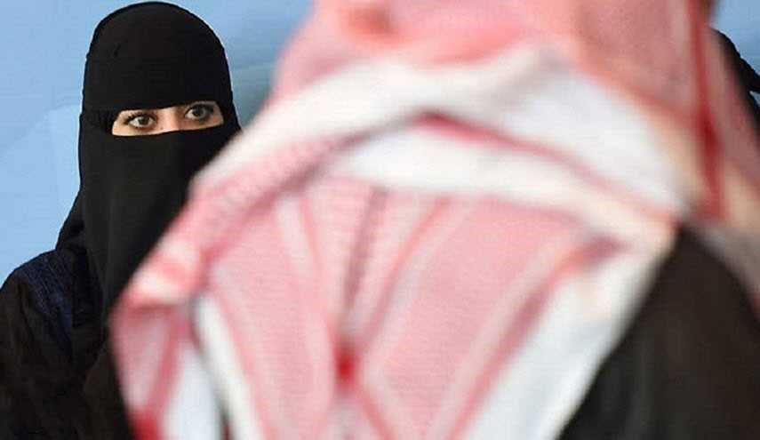 قوة امنية تضبط فتاة سعودية دخلت محل وقامت بفعل صادم مع العامل .. والمفاجأة كيف تم كشف امرهم!