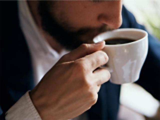 أسباب زيادة ضربات القلب بعد تناول القهوة