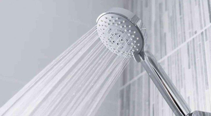 8 أخطاء قاتلة خلال الاستحمام قد تسبب في فقدانك لأغلى ماتملك!!