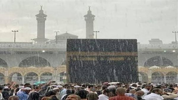 أمطار غزيرة تسبب انعدام في الرؤية على مكة المكرمة