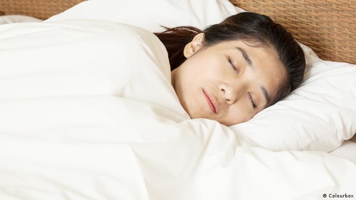 ماذا يعني الكلام أثناء النوم ؟؟.. أسباب خطيرة يتجاهلها الكثيرون .. وهذه النصائح تعالج المشكلة نهائيًا