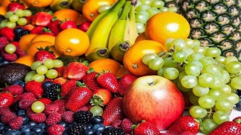 تناولها يومياً.."فاكهة" شائعة ورخيصة الثمن تخلصك من دهون البطن وتخفض الكوليسترول الضار