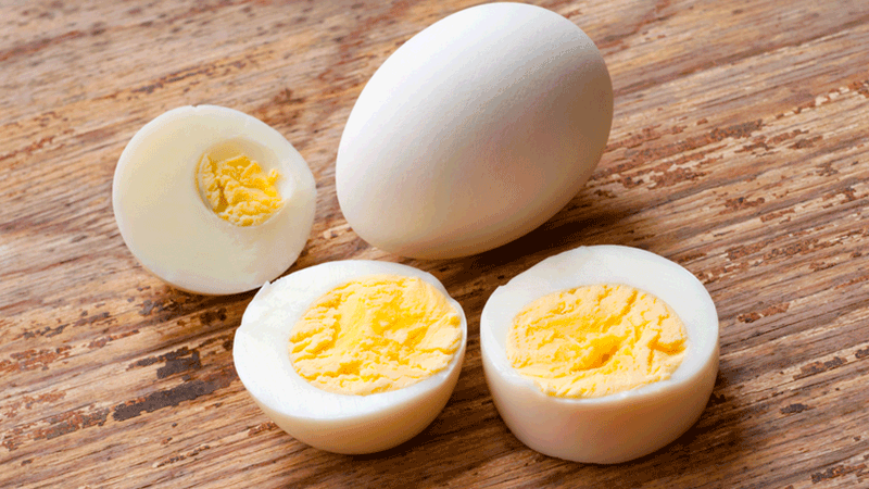 هل البيض يرفع الكوليسترول؟.. دراسة تحسم الجدل وتكشف مفاجأة!