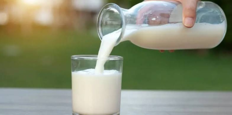 ماذا يحدث لجسمك عند تناول كوب من الحليب يومياً!