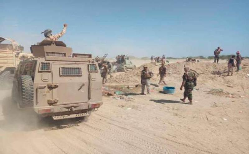 قوات ”العمالقة” تدفع بتعزيزات عسكرية جديدة إلى حدود محافظتي البيضاء ومارب