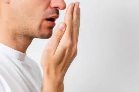 طريقة بسيطة للتخلص من رائحة الفم الكريهة بسهولة.. ستذهلك