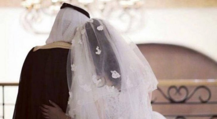 مواطن سعودي أجبره والده على تطليق زوجته وزوجه ابنة عمه.. وبعد زواجهما كانت المفاجأة!