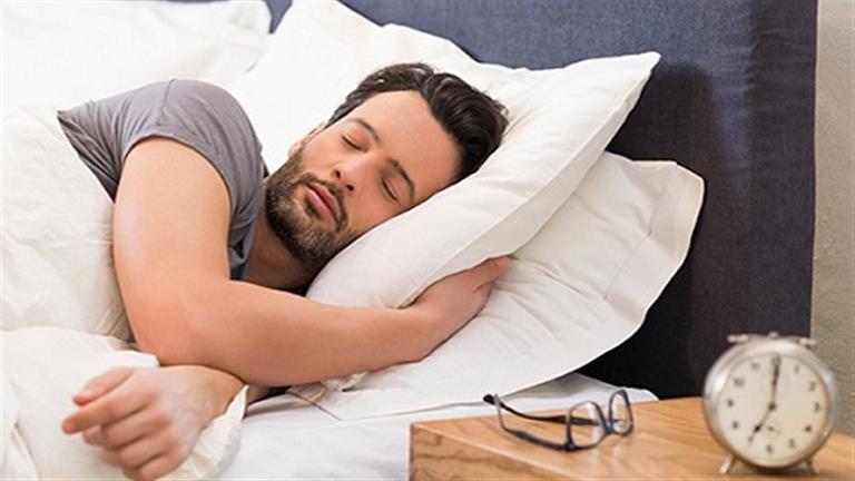 دراسة طبية حديثة ..احذر هذه العادة الشائعة وقت النوم تزيد مخاطر الإصابة بالنوبات القلبية