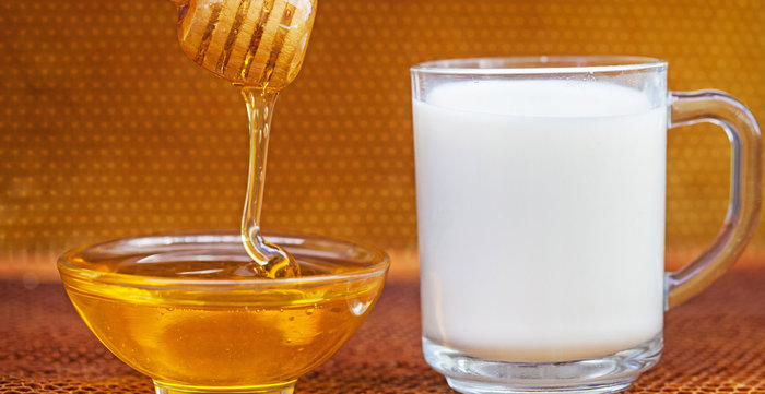 ماذا يحدث لجسمك عند تناول الحليب مع العسل على الريق؟