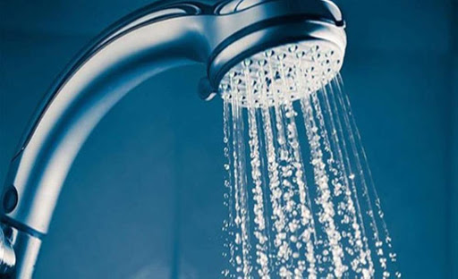 أخطر 8 أخطاء شائعة نفعلها باستمرار خلال الاستحمام تضر بالبشرة .. تعرف عليها ؟