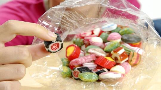 ما كمية الحلوى التي يمكن للأطفال تناولها في اليوم؟