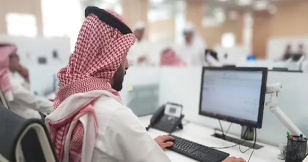 بدون خبرة.. السعودية تعلن عن وظائف الحلم التي انتظرها الشباب طويلاً والإقبال عليها بالآلاف !