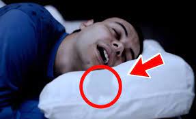  اذا وجدت لعاب علي وسادتك عند الاستيقاض من النوم فهي علامة لهذه المرض الخطير !!