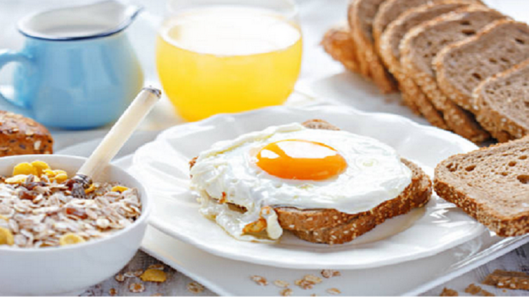 احذر.. تخطي وجبة الإفطار قد يسبب مخاطر صحية مزمنة ومهددة للحياة