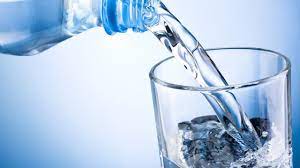 هل الإكثار من شرب الماء يخفّض الضغط المرتفع؟ .. الدكتور "خالد النمر" يجيب