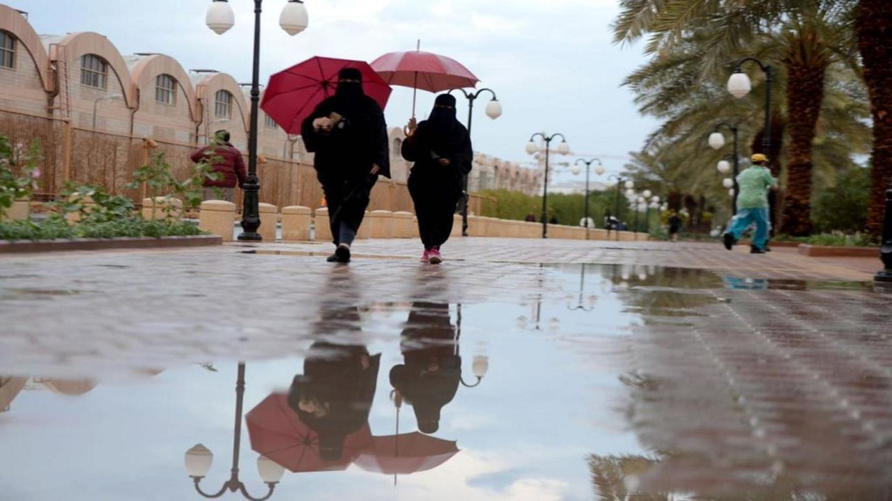 مركز الأرصاد السعودي يطلق تنبيه عاجل لأهالي الرياض والشرقية من هطول أمطار غزيرة