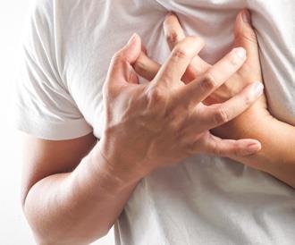 علامات بسيطة على اليدين تحذر من أمراض القلب