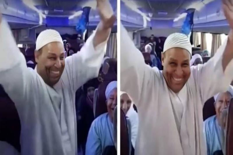 شاهد: أحد المعتمرين المصريين داخل باص يرقص على الأغاني فرحاً بذهابه لأداء  #8295; #8235;العمرة