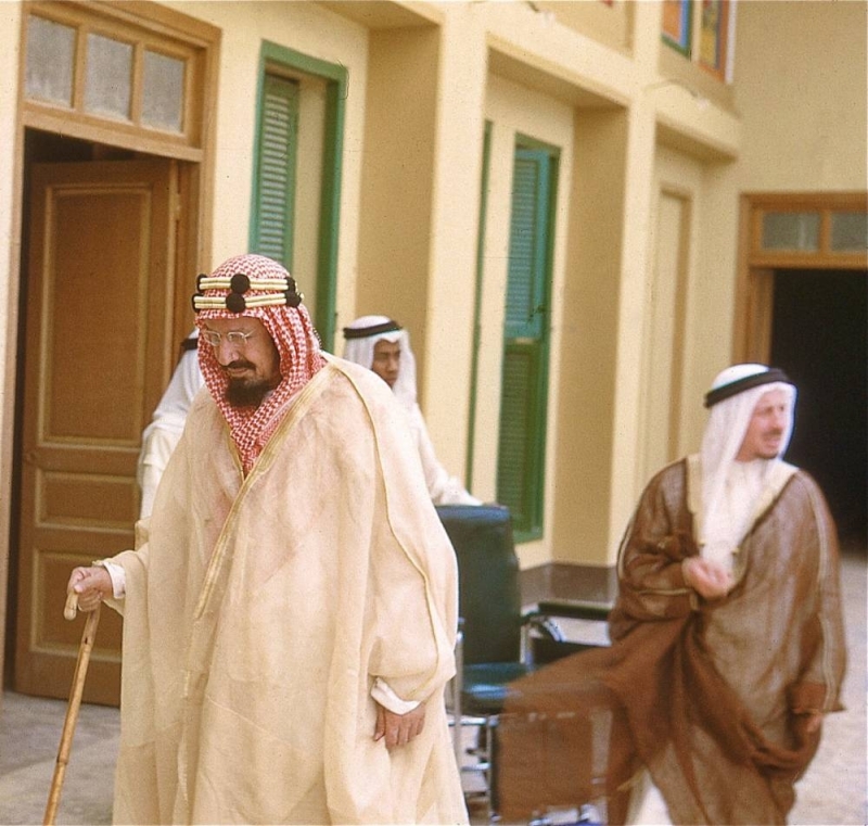 شاهد: فيديو نادر بالألوان للملك عبد العزيز في قصر المربع بالرياض عام 1950