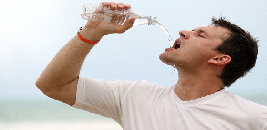 الإفراط في شرب الماء كارثة.. "5" علامات تدل على أنك تشرب ماء أكثر من اللازم..تعرف عليها