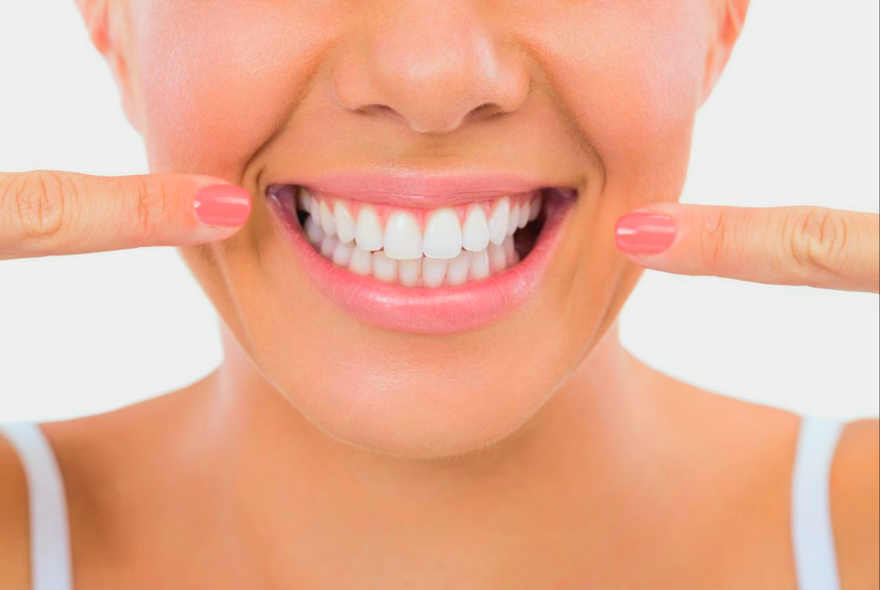تبييض الأسنان بواسطة طرق طبيعية وفعّالة: اكتشف الوصفات المنزلية لإعادة إشراقة الأسنان!